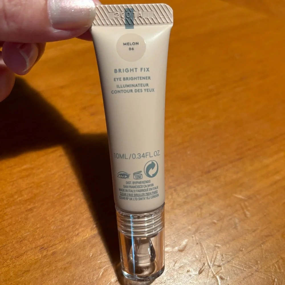 Fenty Beauty Bright Fix Eye Brightener Concealer